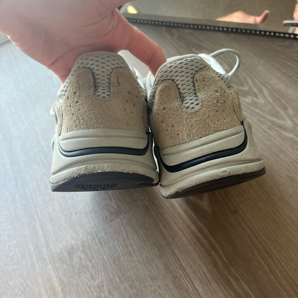 YEEZY Boost 700 "Salt” - Picture 7 of 8